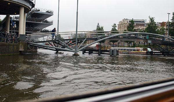 na-katere-po-kanalam-amsterdama