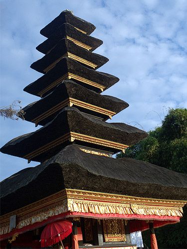 гармоничная пагода на озере братан бали