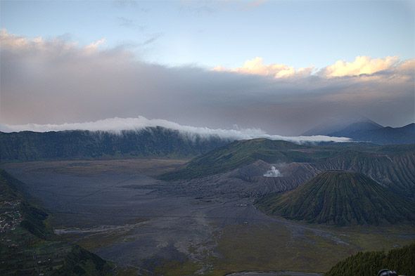 рассвет панорама вулканов бромо и баток