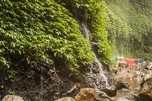 красивый водопад восточная ява