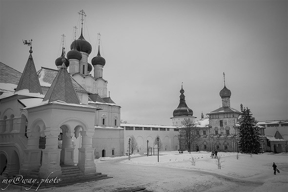 две церкви ростовского кремля