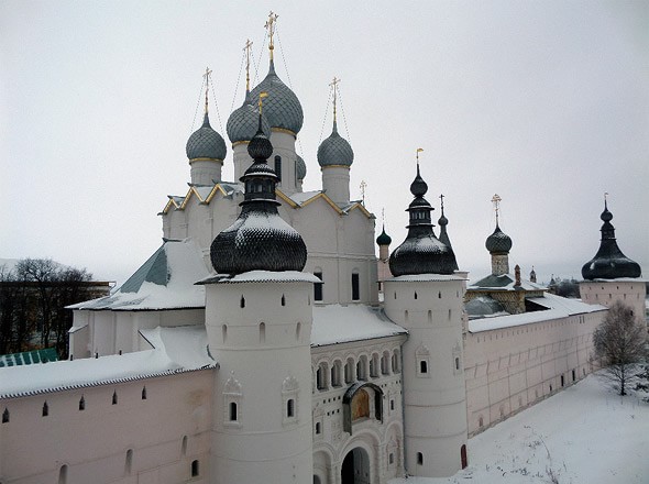 у въездных ворот фланкирующие башни