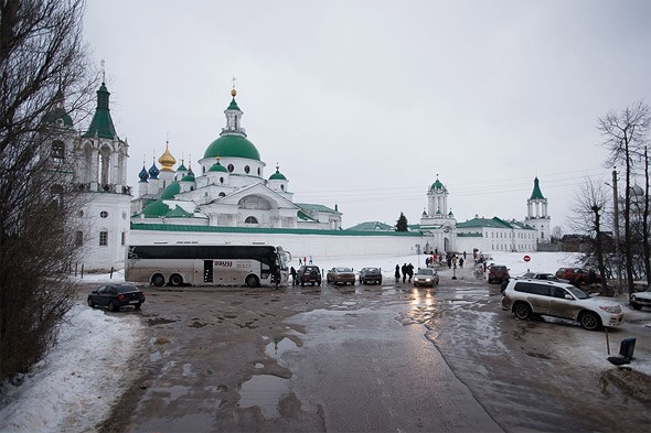 подъезд к яковлевскому монастырю ростов великий