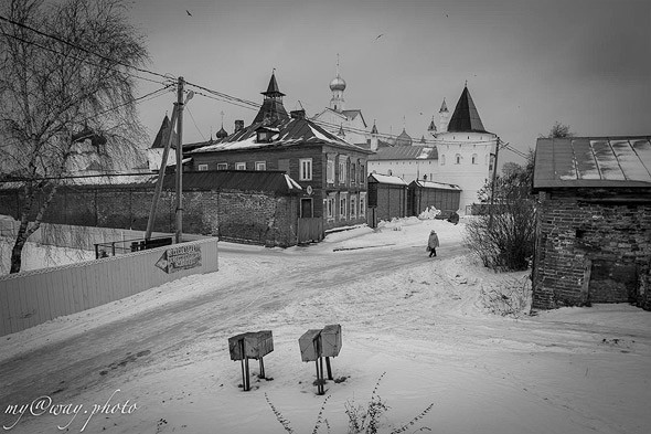 по улице в ростове великом шагаем в кремль