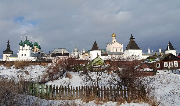 вид на ростов с озеро неро ярославская область