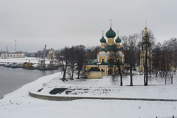 вид из отеля волжская ривьера углич на волгу