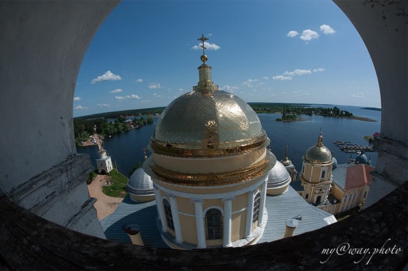 золоченые купола собора