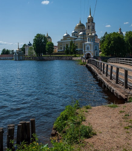 деревянный мостик и светлицкая башня