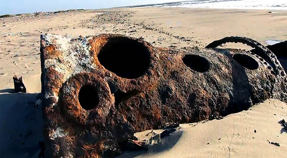 берег скелетов остатки трагическое кораблекрушение на побережье