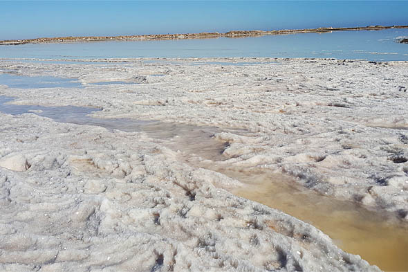 морская вода в неглубоких запрудах