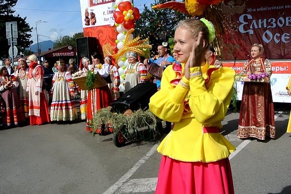 на ярмарке елизовская осень