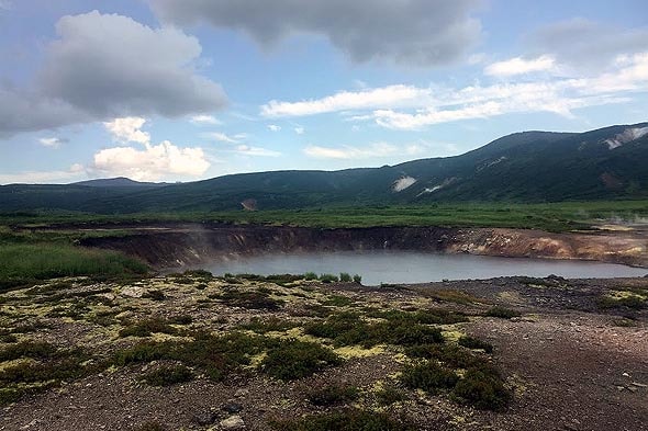 кальдера вулкана узон спокойное на вид банное озеро