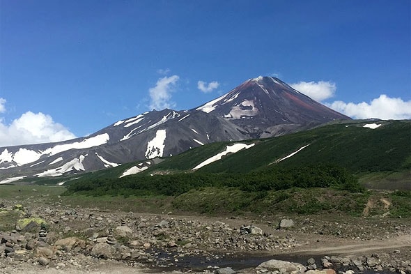 едем по сухому руслу реки