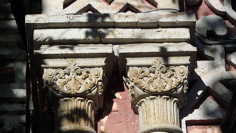 фрагмент колонн дома тилло саратов