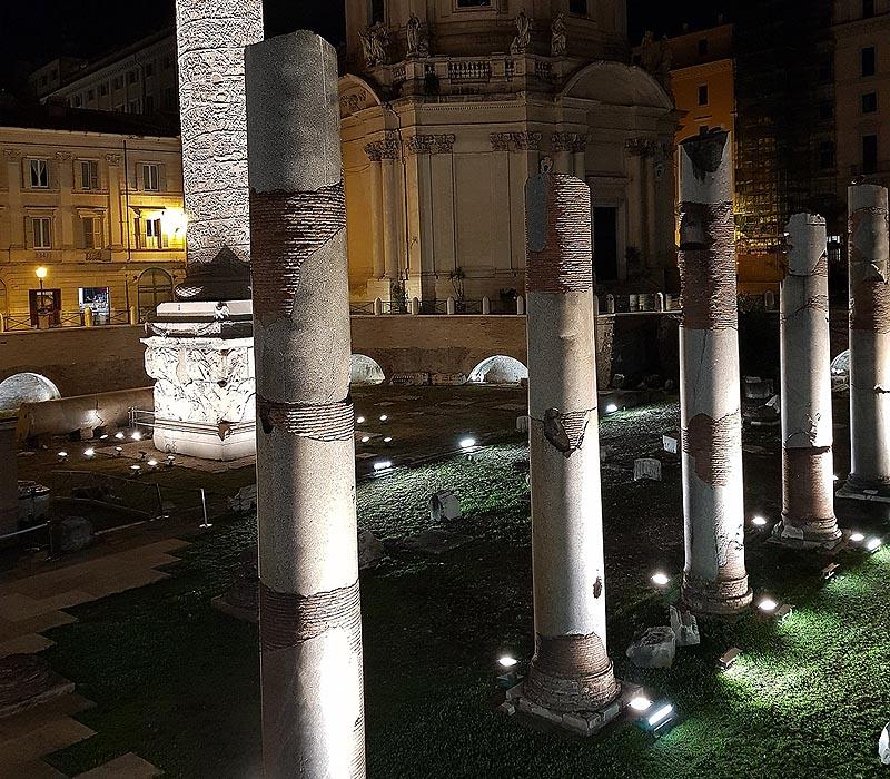 Рим на форуме траяна ночью