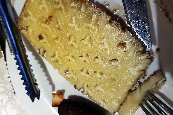 на десерт подали ананас на гриле покрытый сахарной карамелью с корицей