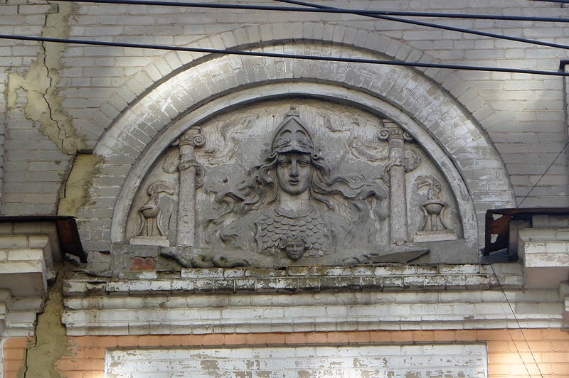 афина на стене бывшей женской гимназии