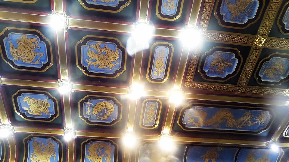 потолок с позолоченным орнаментом и китайской росписью дом перлова в москве