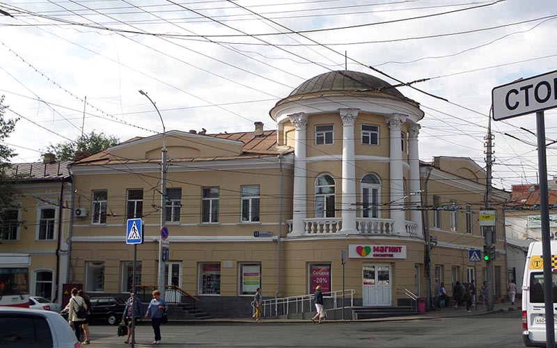 корнилов дом стоит на пересечении улиц чернышевского и московской в саратове