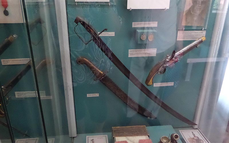 гусарское оружие из краеведческого музея саратова
