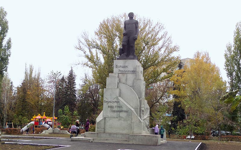 гранитный памятник борцам революции 1905 года открыли в год двадцатилетия первой русской революции